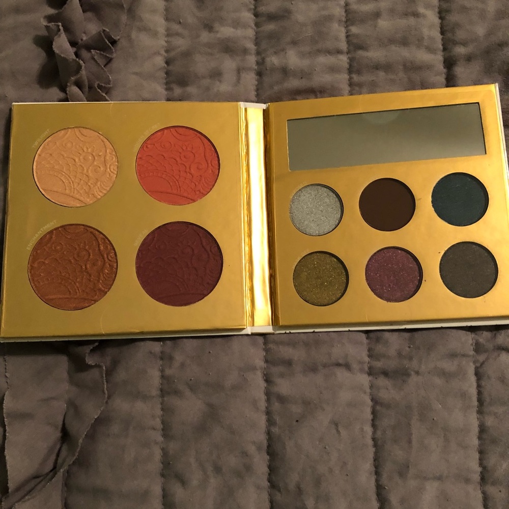 NEW! PUR MIDNIGHT MASQUERADE FACE PALETTE